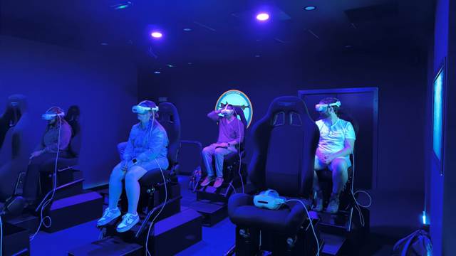 Visita a la sala de realidad virtual del Acuario de Gijón